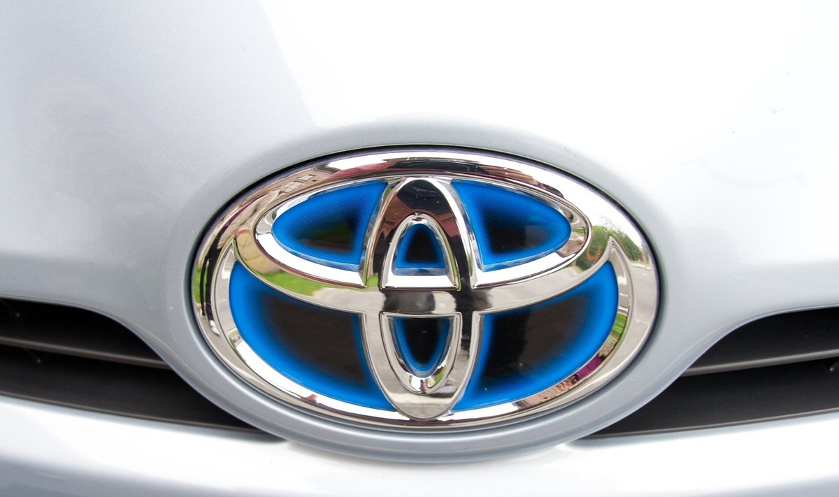 Toyota Pruis PHEV, pistiklaetav hübriid
