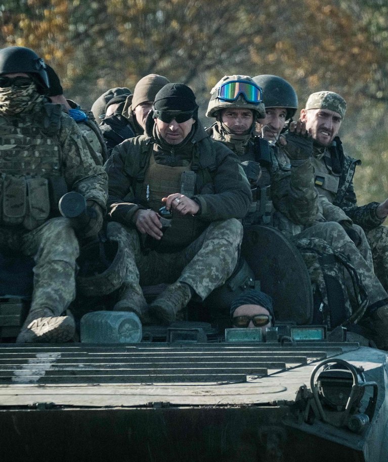 Ukraina sõdurid sõitmas Harkivi oblastis Novostepanivkas soomukis. Foto on tehtud 19. septembril 2022.