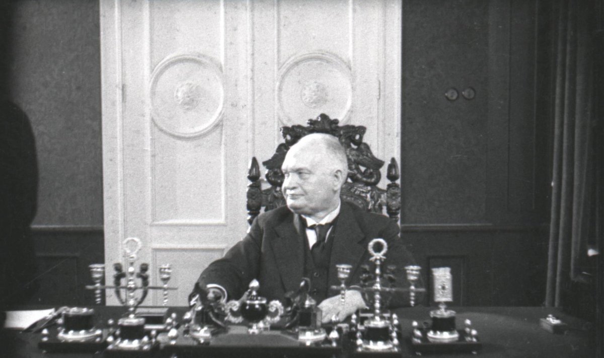Eesti Vabariigi president Konstantin Päts oma töökabinetis, 1938