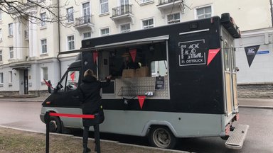 Black Food Festivali food truck koostöös 4Sisters Cateringiga on taas liikumas juba sellest nädalast