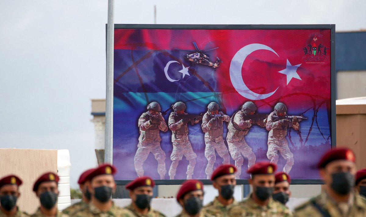 Tripoli valitsuse võitlejate väljaõpe Liibüa ja Türgi lippude all 
