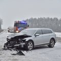 FOTOD SÜNDMUSKOHALT | Imaveres hukkus liiklusõnnetuses noor naine. Sealkandis juhtus veel mitu avariid