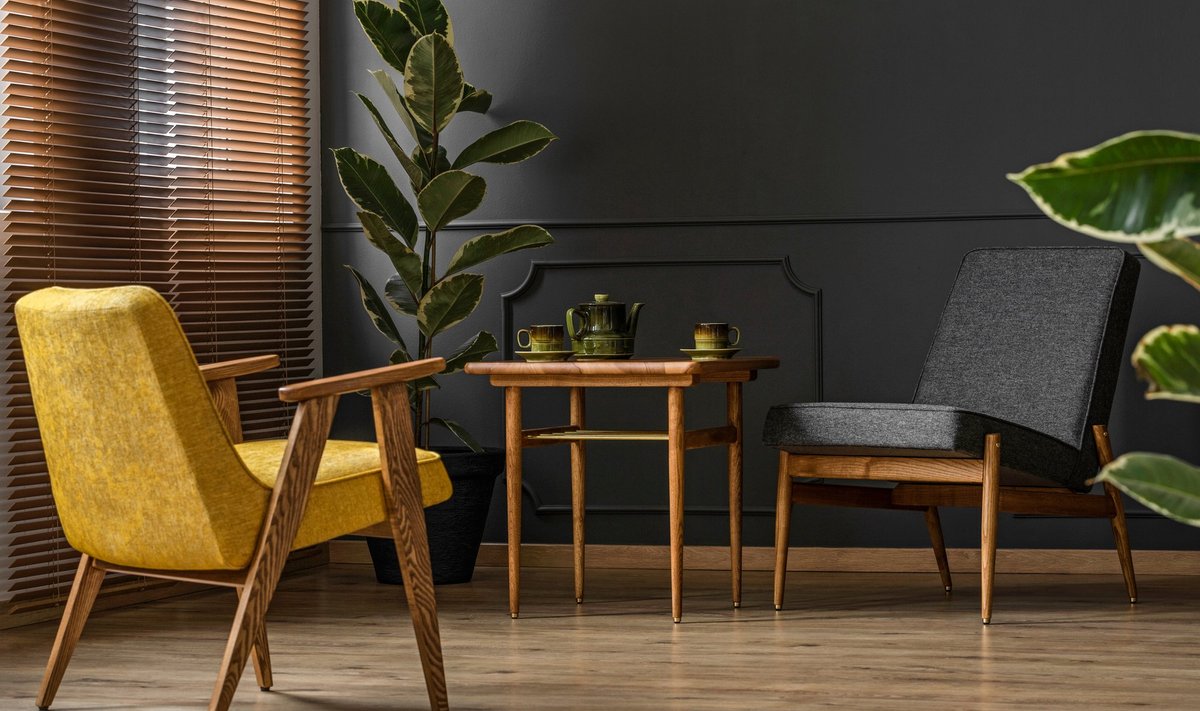 Elegant,And,Dark,Apartment,Interior,With,Classic,Wooden,Furniture,And