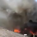 Правдиво ли видео о том, как украинские беженцы в Германии пытались сжечь флаг РФ, а в итоге сожгли дом, где их разместили?
