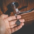 Как вытащить сломанный ключ из замка: рабочий лайфхак