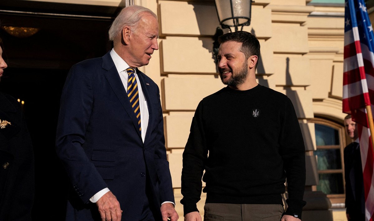 „Putin arvas, et Ukraina on nõrk ja lääs lõhestatud, aga eksis täielikult,“ ütles Joe Biden (vasakul) eile Kiievis Volodõmõr Zelenskõiga kohtudes.