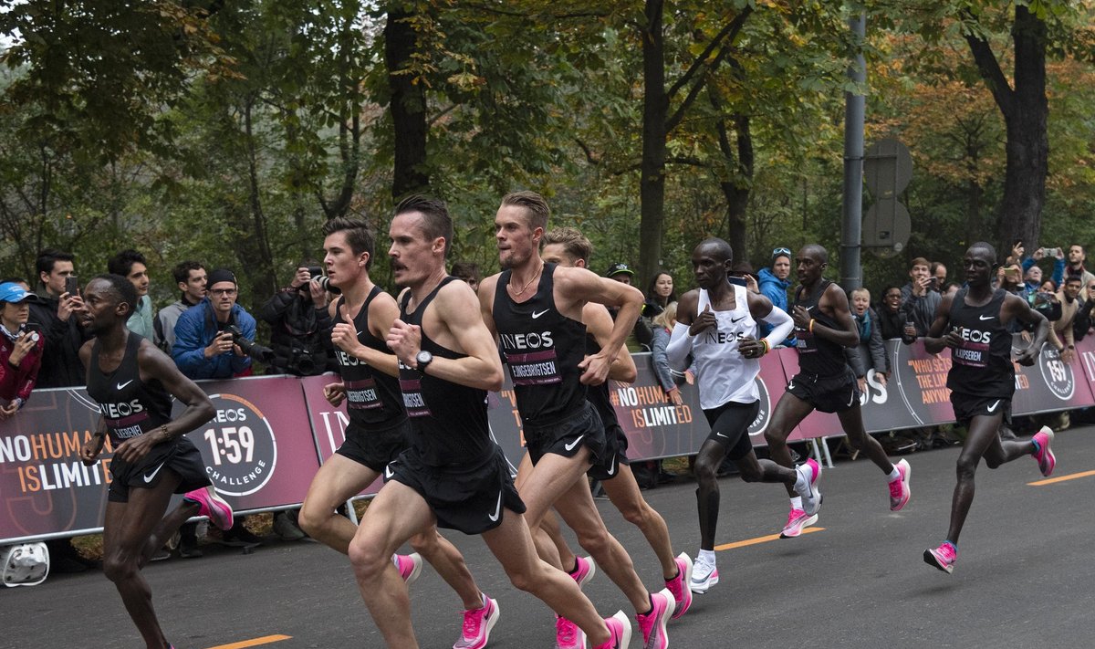 Kui Eliud Kipchoge jooksis esimese inimesena maratoni alla kahe tunnni, oli ka ta abilistel jalas Nike supertossud.