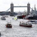FOTOD ja VIDEO: Bob Geldof ja euroskeptik Nigel Farage astusid Thamesi jõel veesõtta