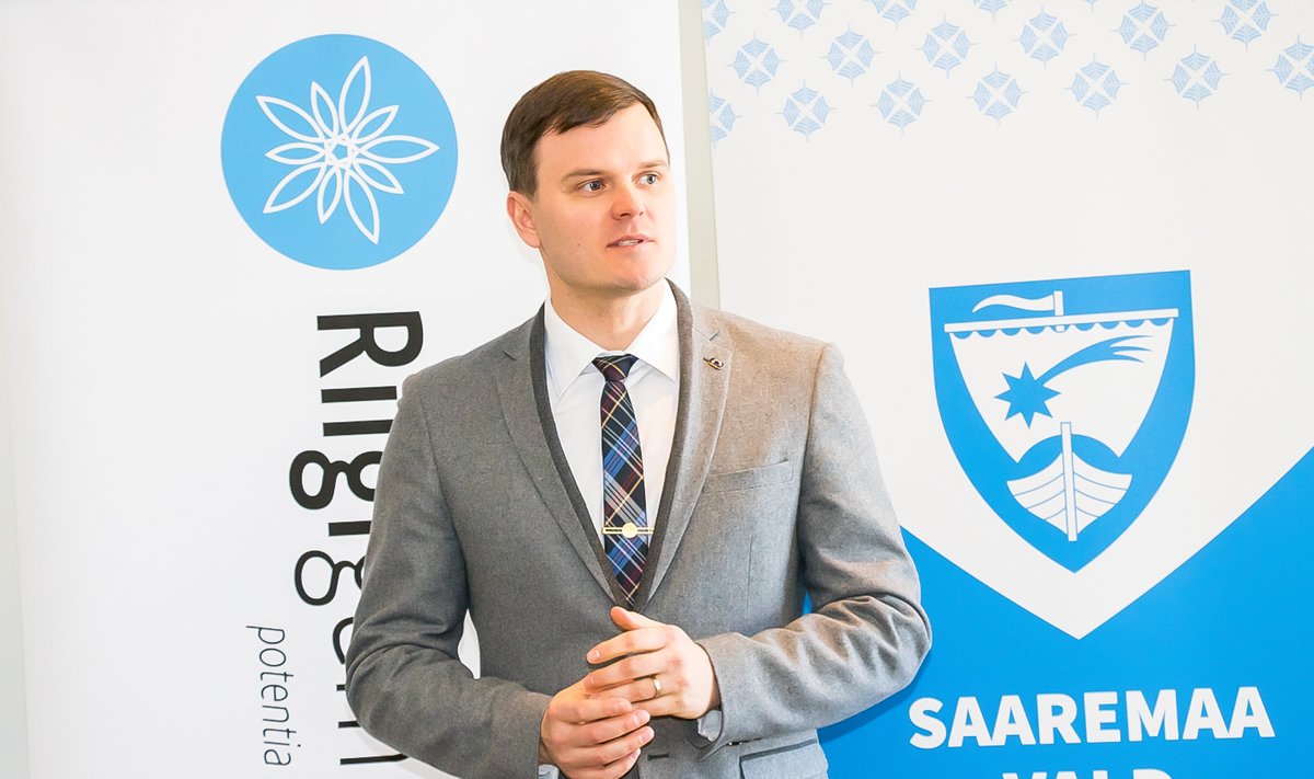 1 septembril 2021 heliseb koolikell Kuressaares riigigümnaasiumis.Täna, teisipäeval, 3. aprillil algusega kell 14 allkirjastasid haridus- ja teadusminister Mailis Reps ja Saaremaa vallavanem Madis Kallas Saaremaa vallavalitsuses kokkuleppe riigigümnaasiumi rajamiseks Kuressaare linna.Riigigümnaasiumi nimeks saab Saaremaa Gümnaasium ja kooli kavandatakse 540 õppekohta.