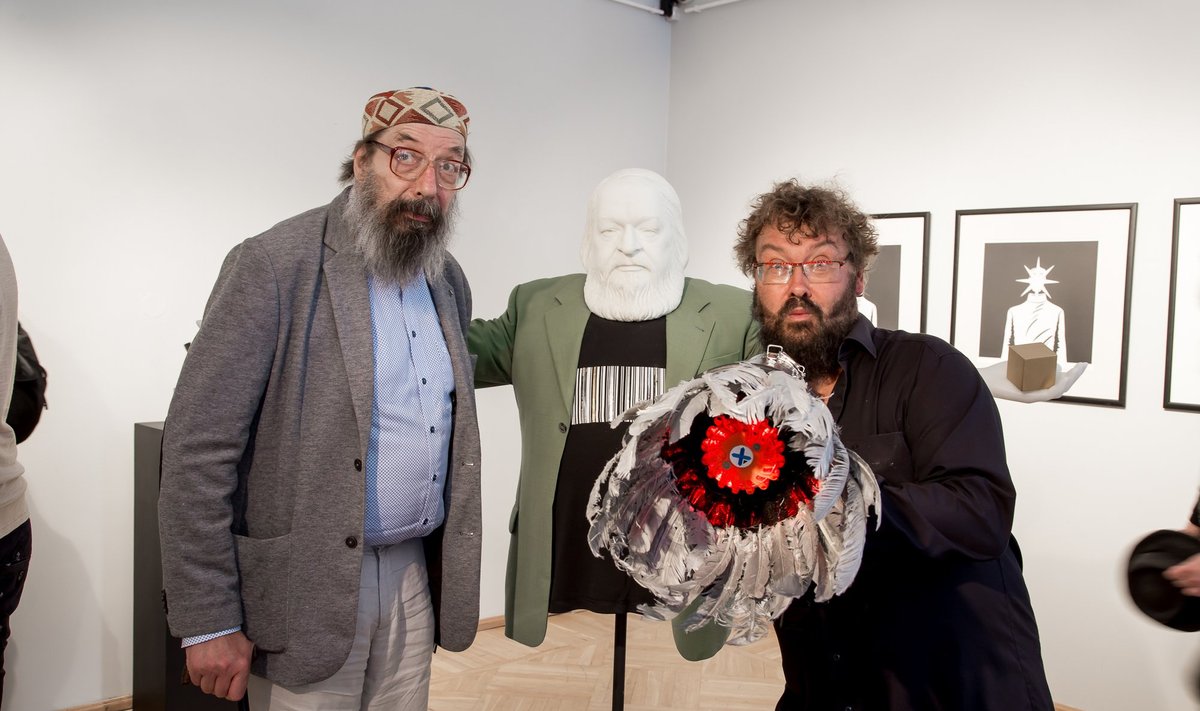 Peeter Volkonski ja In Graafika festivali korraldaja Al Paldrok Leonhard Lapini näituse avamisel