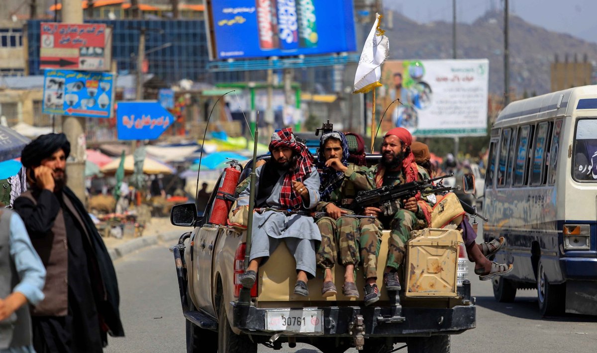 Talibani võitlejad on pealinna Kabuli tänavatel patrullinud mullu augustist.