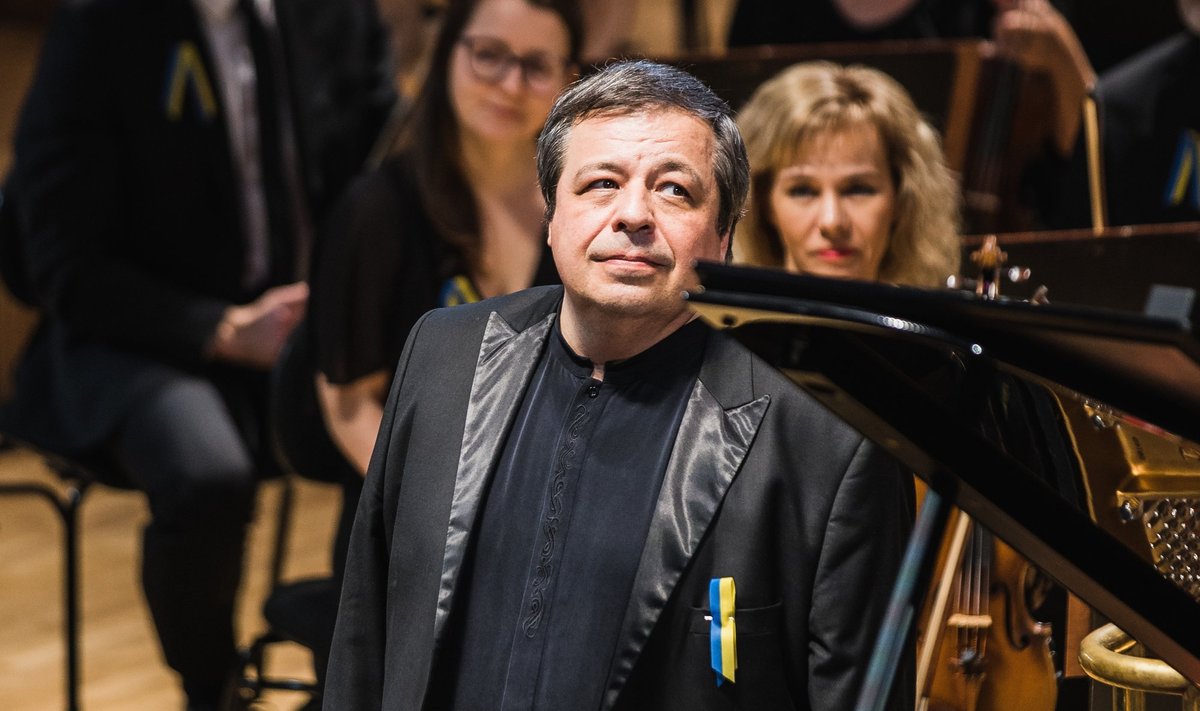 Alexey Botvinov on Eestis esinenud mitu korda. Pildil on pianist Estonias selle aasta märtsis toimunud toetuskontserdil "Ukraina südames".