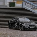 DELFI VIDEO: Ja nii lubatigi meid Lätis palee õuele, uhketest autodest pilti tegema