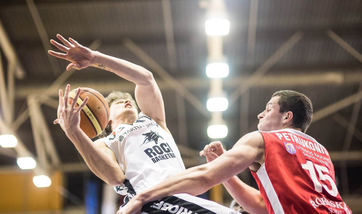 Marek Doronin ja Karolis Petrukonis võitlemad BBLi mängus Tartus