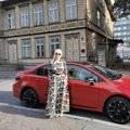 VIDEO | Marju Länik tegi endale sünnipäevaks uhke kingituse: lauljanna keerab tuttuue Toyota rooli