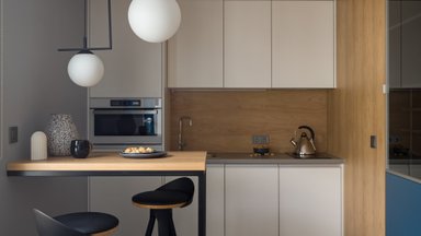 Kuidas kujundada väikest kööki? Viis nutikat ideed, mille abil ruumi säästa