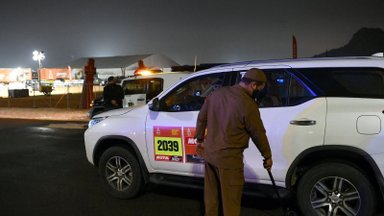 Dakari rallil osaleja sai autoplahvatuses vigastada. Korraldajad väljastasid turvahoiatuse