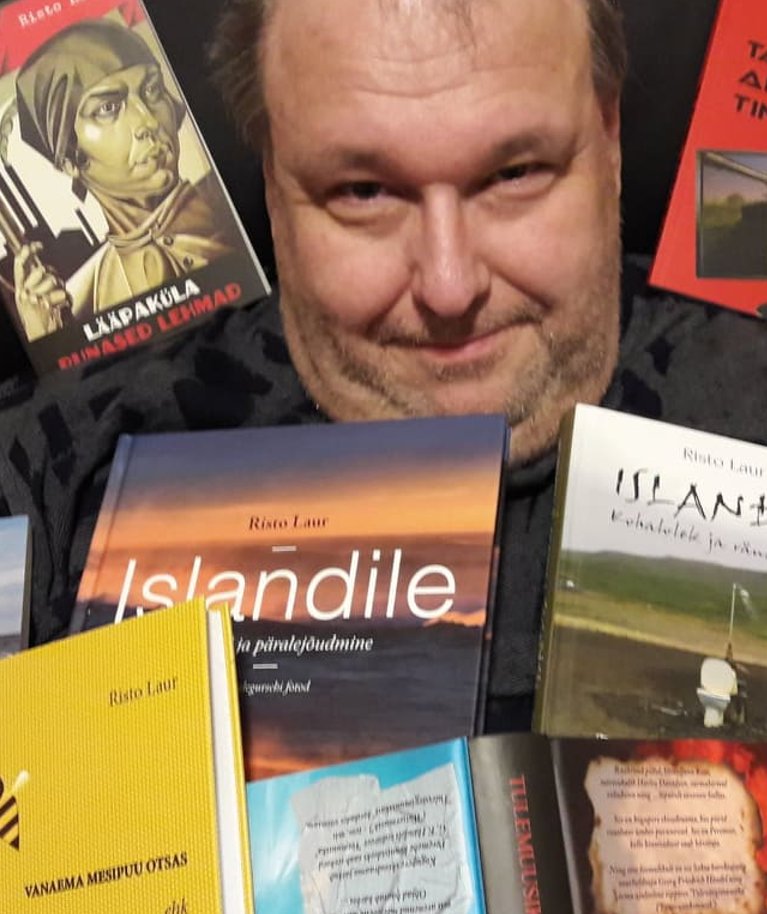 Risto Laur on kirjutanud hulga raamatuid, kus ohtralt naljakaid situatsioone just eestlase pilgu läbi.