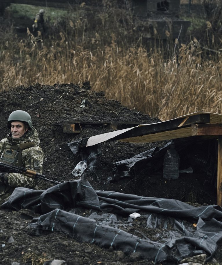 Ukraina sõdur positsioonil kaevikus. Foto tehtud 17. detsembril 2022.