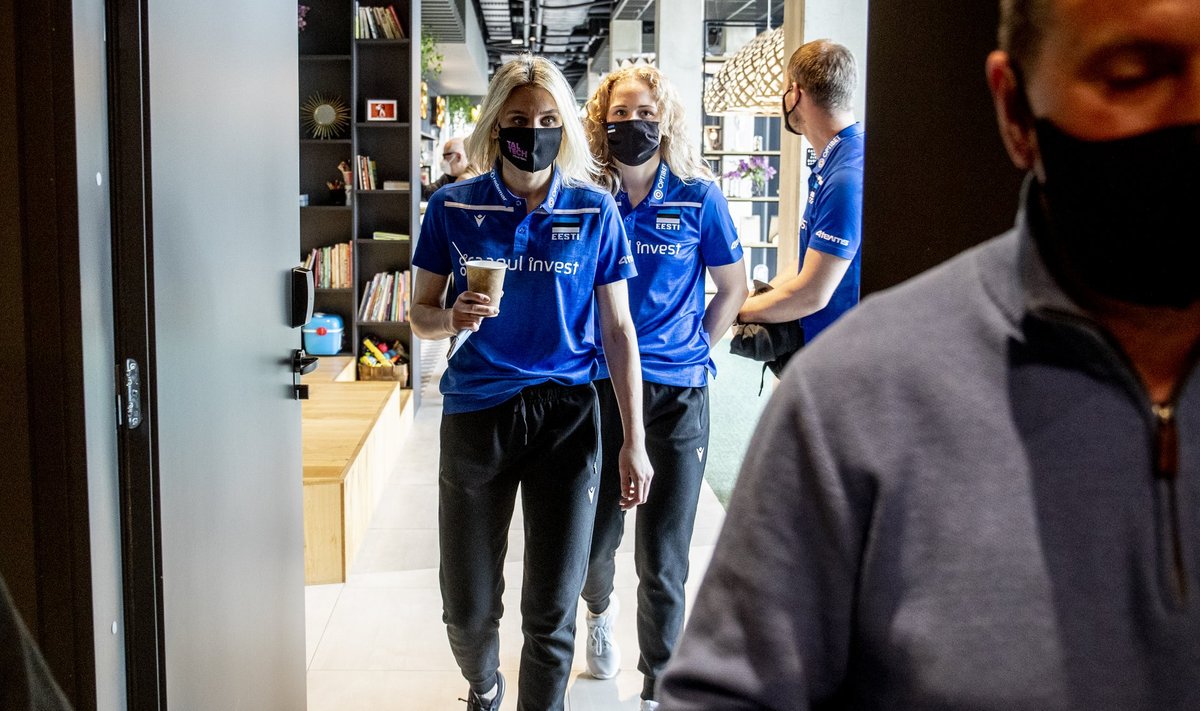 Eesti võrkpallikoondislased Julija Mõnnakmäe ja Kristiine Miilen.