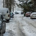 FOTOD | Valged jõulud jätsid Tallinna liiklejad lumevangi