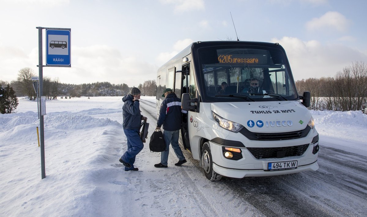 Bussiliiklus Saaremaal.
