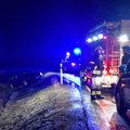 ФОТО | В Вильяндимаа пьяный водитель съехал на машине в кювет