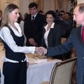 ЕС предложил внести в санкционный список Алину Кабаеву