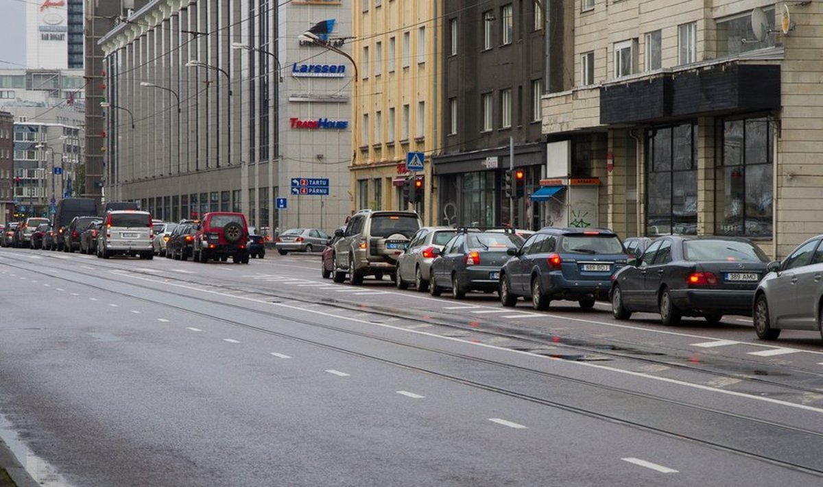 FOTOD ja VIDEOD: Transpordiamet: liiklus on rahulik, ilmselt sõidavad  inimesed rohkem ühistranspordiga - Delfi