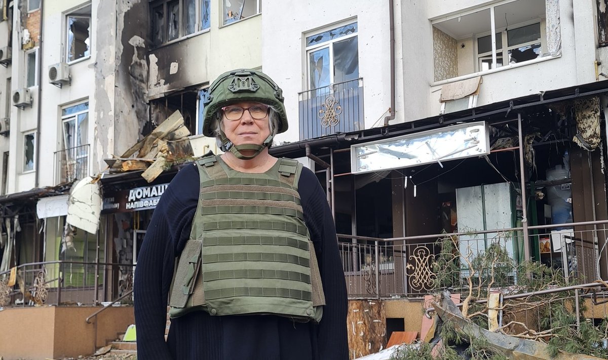 Марина Кальюранд во время поездки в Украину