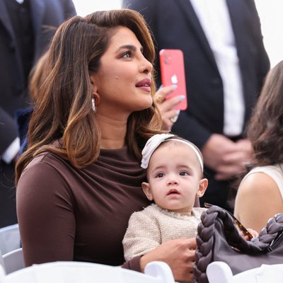 Priyanka Chopra hoidis tütart tseremoonia ajal süles