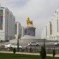Президент Туркменистана открыл в Ашхабаде 15-метровый золотой памятник алабаю