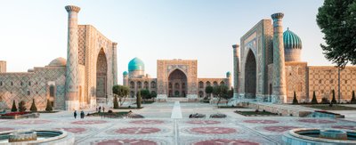 Timuri impeeriumi pealinna Samarkandi südames asub Registani väljak, mida ümbritsevad kolm medreset.