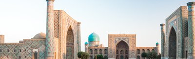 Timuri impeeriumi pealinna Samarkandi südames asub Registani väljak, mida ümbritsevad kolm medreset.
