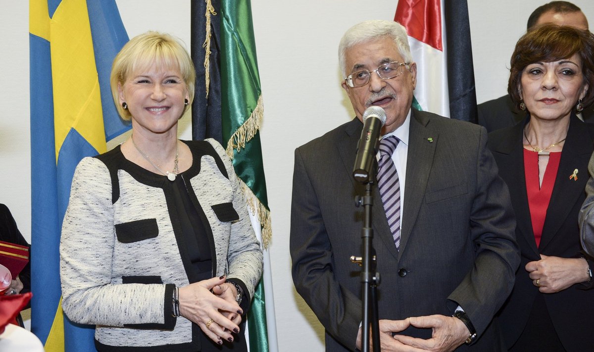 Margot Wallström säras 10. veebruaril Stockholmis Palestiina saatkonna avamisel koos president Mahmoud Abbasiga. Sellest ei piisanud, et Saudi Araabia lasknuks naiste õigustest rääkida.