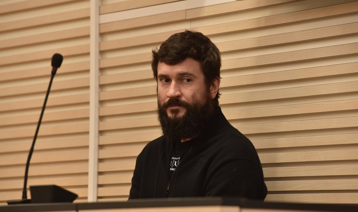 ПОД ДЛИТЕЛЬНЫМ АРЕСТОМ: Иван Турыгин явился сегодня в суд, чтобы выяснить, должен ли он оставаться под арестом или может быть освобожден на время судебного разбирательства.