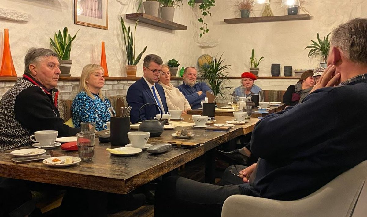 Ukrainast rääkides kehastus Urmas Reinsalu ekvilibristiks, kes Ukrainale igakülgset toetust avaldades kritiseeris samal ajal ka pagulaspoliitikat.