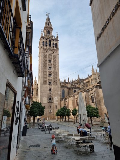 Sevilla majutuskoht asus kohe Sevilla peamise vaatamisväärsuse ehk katedraali kõrval. Õnneks oli korteris ikkagi vaikne.