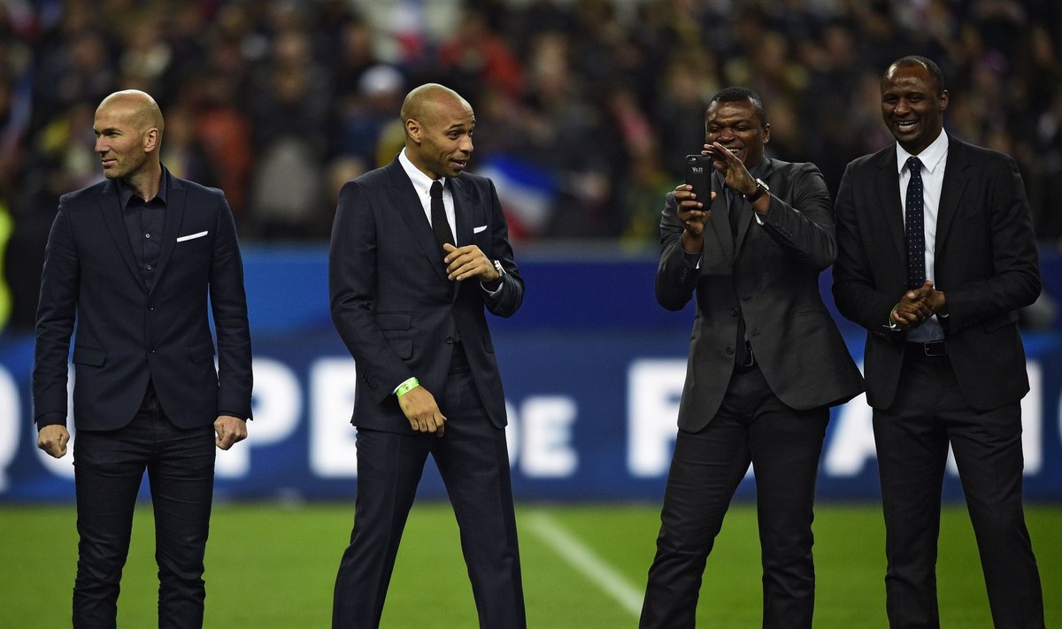 Patrick Vieira (paremal) koos Zinedine Zidane'i, Thierry Henry ja Marcel Desailly'ga.