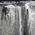 ФОТО: Мороз сковал льдом Ниагарский водопад