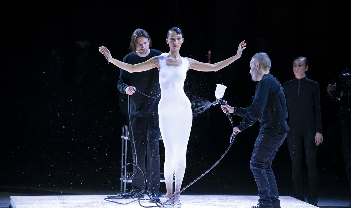 Coperni performance-moeshow Pariisi moenädalal