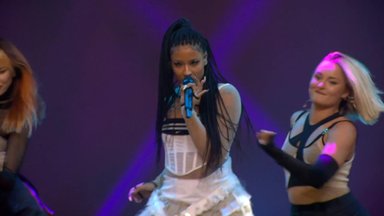 VIDEO | Lauljanna Yasmyn hullutas tulise ja jõulise esinemisega meelelahutusauhindade pidulisi