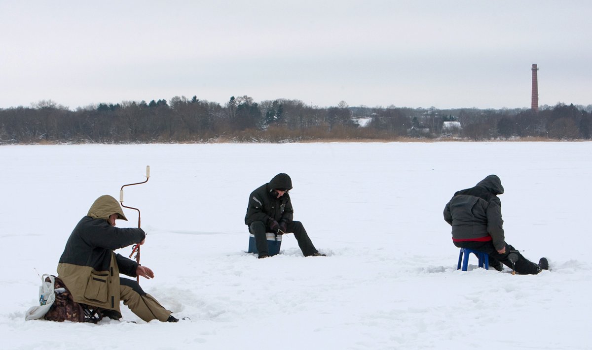 Kalamehed jääl