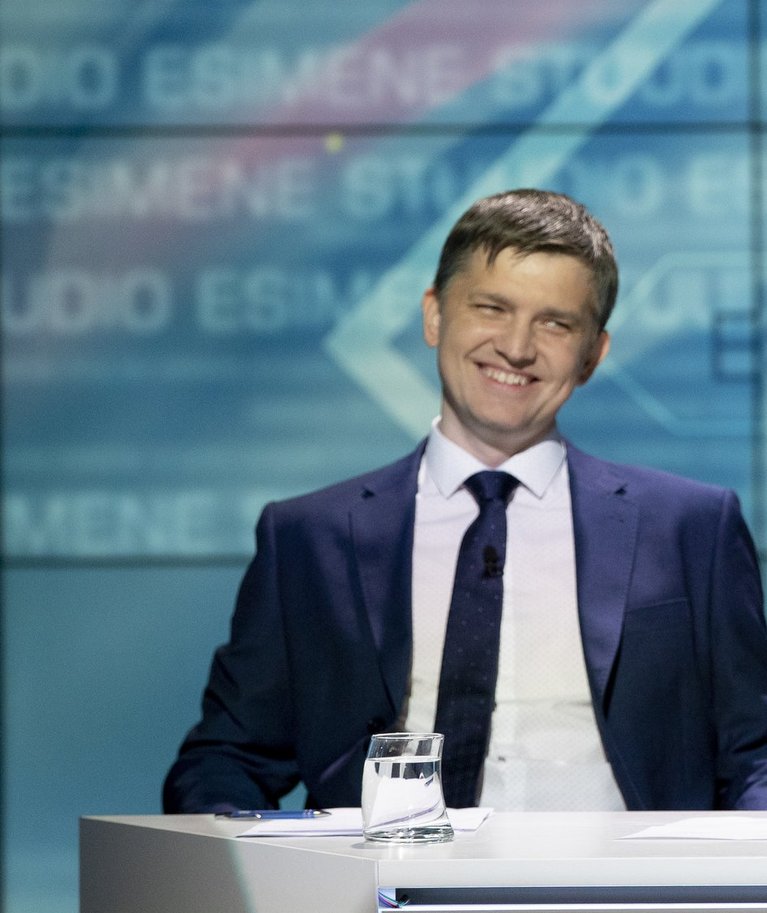 Televaatajaile on Mirko Ojakivi ja Andres Kuusk silma jäänud eelkõige “Esimese stuudio” saatejuhtidena. Lähinädalal juhivad nad aga ETV valimiseelseid väitlussaateid.