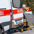 Türi vallas paiskus mopeedauto teelt välja põllule, haiglasse toimetati 10-aastane tüdruk