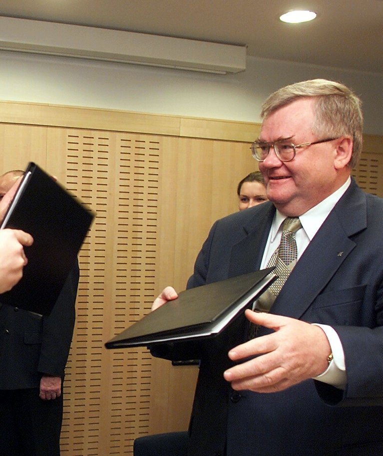 Rein Lang ja Edgar Savisaar 2002. aasta oktoobris, kui Reformierakond ja Keskerakond sõlmisid Tallinnas koalitsioonileppe.