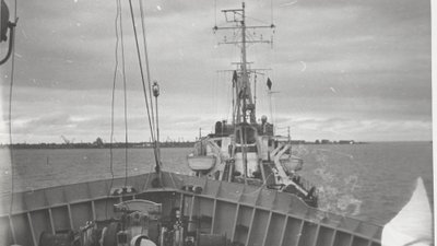 Jäämurdja Suur Tõll (Volõnets) pukseerimine Lomonossovi sadamast Tallinna.