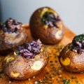 Kolm kiiret ja odavat argipäeva õhtusööki kartulist: teistmoodi praekartulid, kartulipannkoogid ja täidetud ahjukartulid