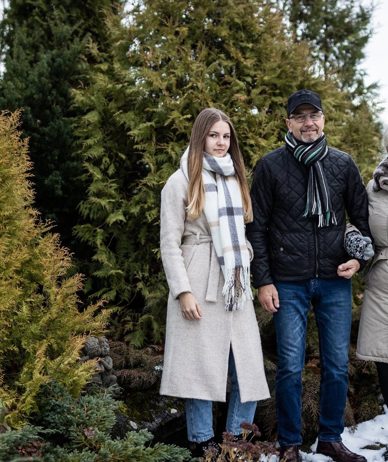 Pärast Antsu ja Merle ühiselt alustatud elu naasis isakoju ka Antsu tütar Mirtel, kellega koos elatakse Põltsamaa lähistel ühe perena.