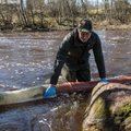ФОТО | В реку Пуртсе выпустили 15000 мальков лосося